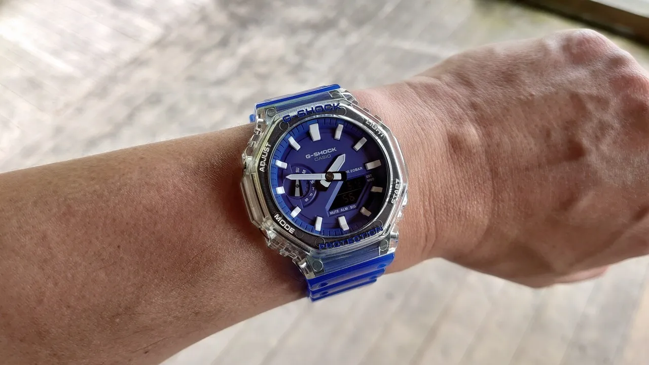GA-2100HC-2A-G-SHOCK-WR200M